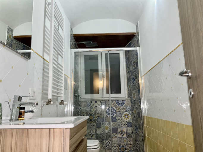 Bathroom 5, A Room de Scugnizzi, Napoli