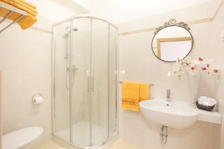 Bathroom 4, Hotel International, Pesaro E Urbino