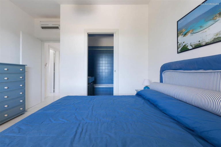 Room 4, 944 Villetta Mil A, Lecce