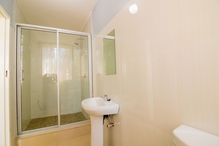 Bathroom 3, Orangestar Lodge, Harare
