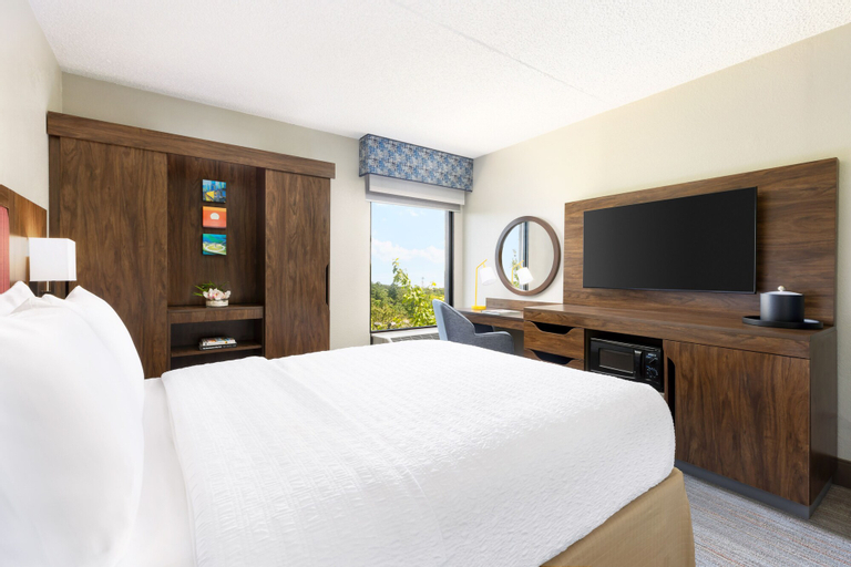 Bedroom 3, Hampton Inn Long Island/Islandia, Suffolk