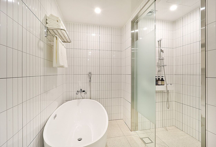 Bathroom 3, Browndot Busan Newport Signature, Jinhae
