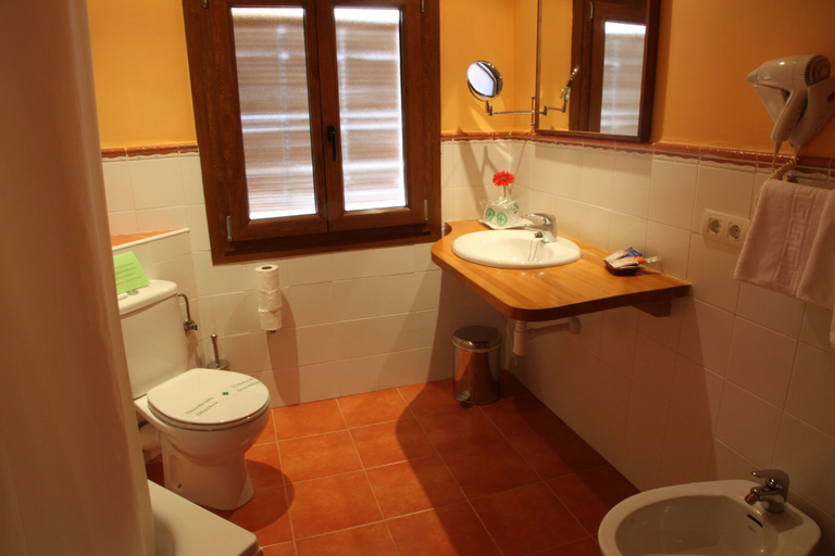Bathroom 4, Hotel Ripoll, Girona
