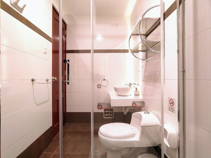 Bathroom 4, Illas Inn, Cusco