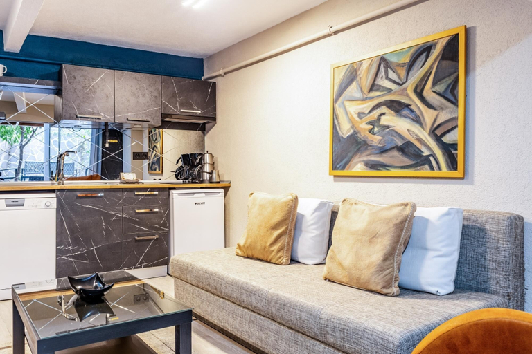 Room 3, Stylish Fully Furnished Modern Flat in Kad k y, Kadıköy