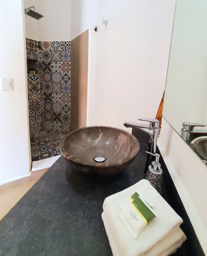 Bathroom 4, Hotel Ysuri San Pancho, Compostela