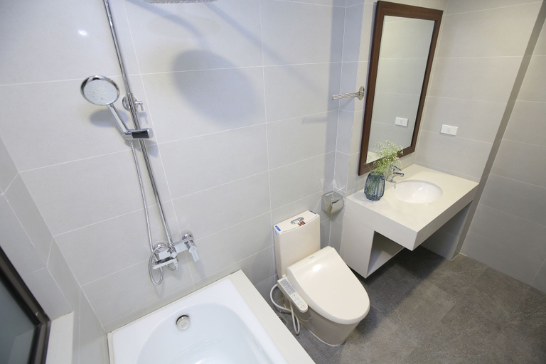 Bathroom 3, Sumitomo 9 Apartments - Alley 58 Dao Tan, Ba Đình
