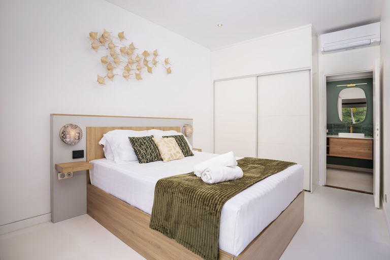 Bedroom 4, Cook's Bay Hotel and Suites