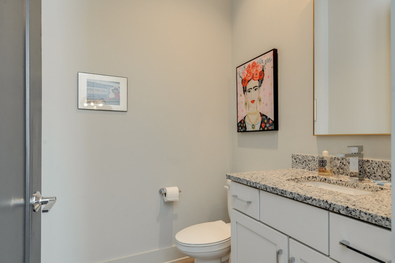 Bathroom 3, Spectacular Condo Rooftop Deck Great for Groups, Davidson