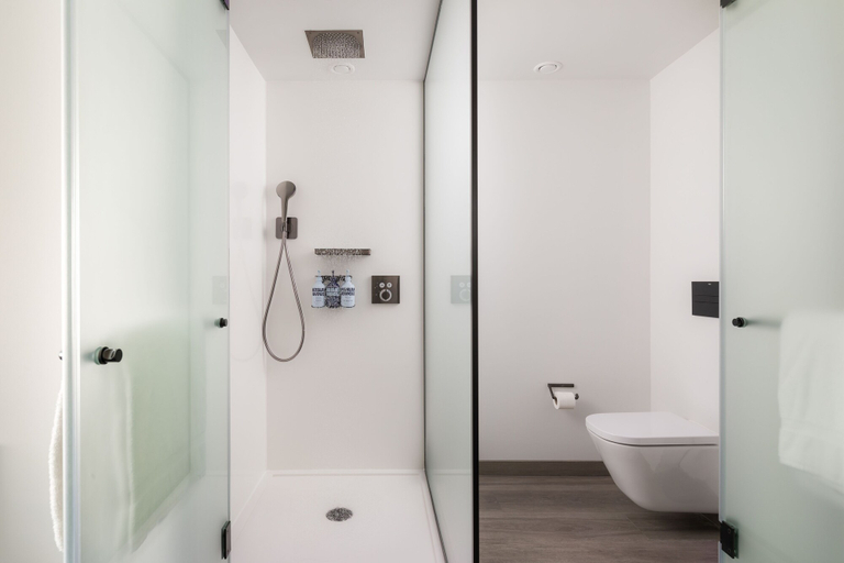Bathroom 4, YOTEL Porto, Porto