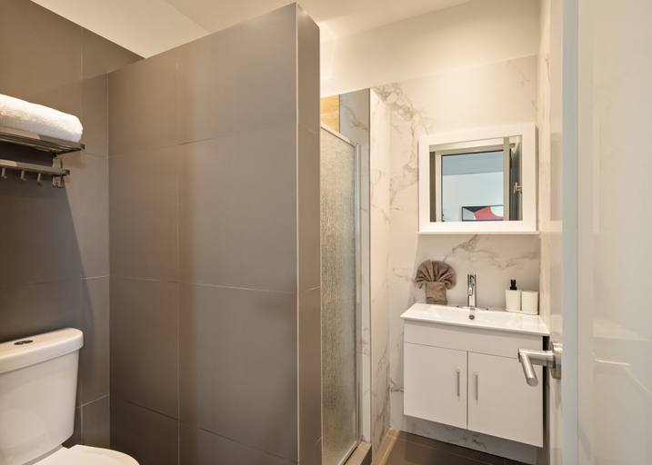 Bathroom 3, Rosalina Isla Verde