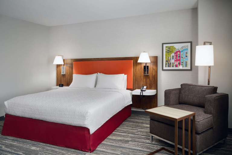 Bedroom 3, Hampton Inn Towson Downtown, Baltimore