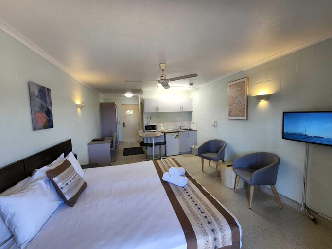 Bedroom 4, Alatai Holiday Apartments, Darwin