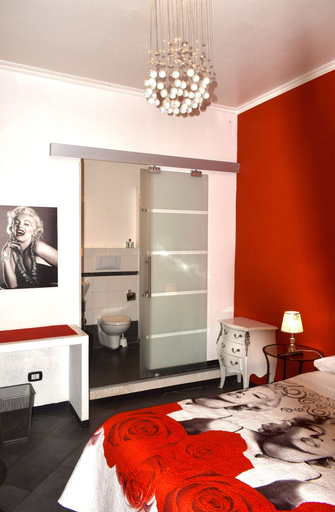 Bedroom 3, Crudelia's house, Roma