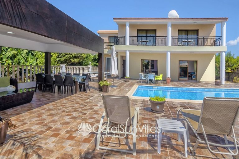 Exterior & Views 2, Impressive Villa Exclusive Sea Caves Walk to Taverns Sleeps 11 Ref 507