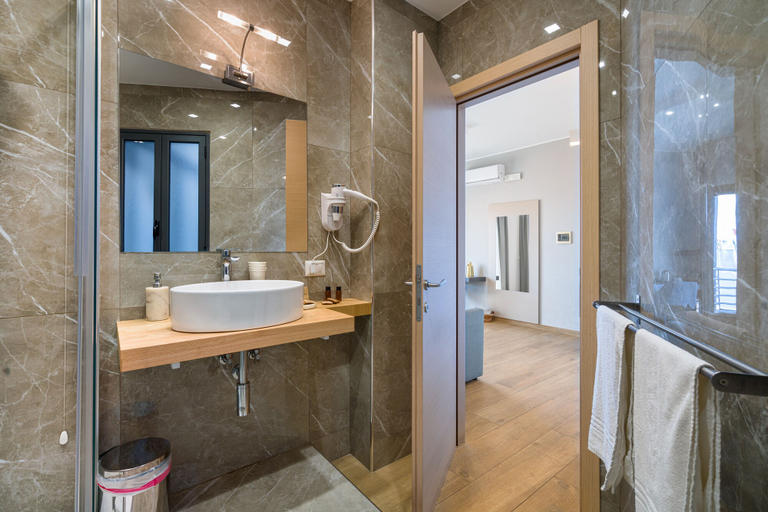 Bathroom 5, Taormina Palace Hotel, Messina