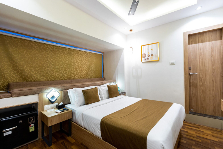 Bedroom 4, Hotel Larmont Luxury, Mumbai Suburban