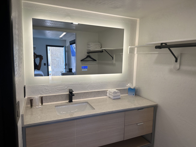 Bathroom 3, Sway Hotel Lake Havasu, Mohave