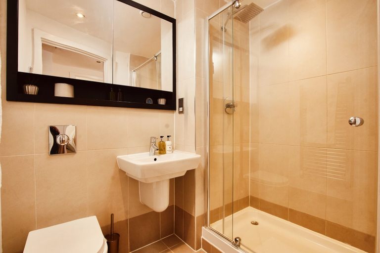 Bathroom 4, Deluxe City Apt, River Canal View& Free Parking! , Leeds