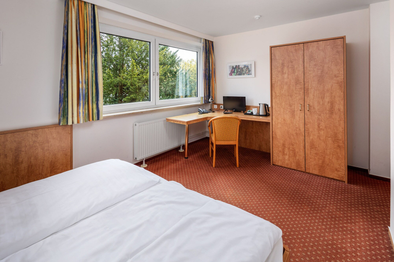Bedroom 4, Academy Lodge Boardinghouse, Hamburg