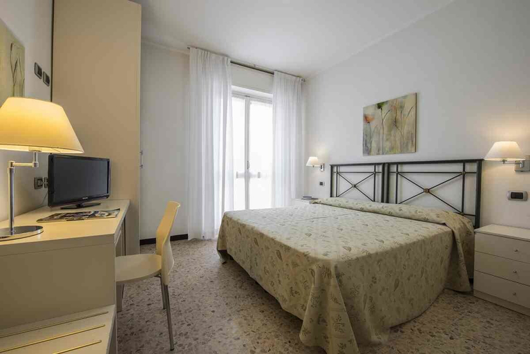 Bedroom 3, Hotel Aida, Savona