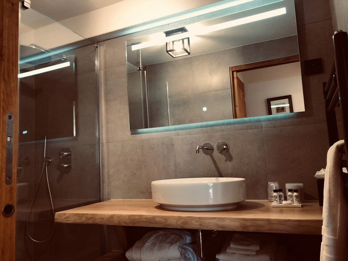 Bathroom 4, Terra-Beka Lodge, Haute-Savoie