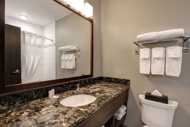 Bathroom 4, Days Inn & Suites by Wyndham Warman, Division No. 11