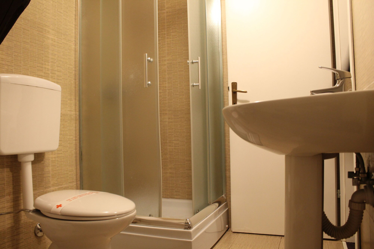 Bathroom 3, Hotel Sokak, Sarajevo
