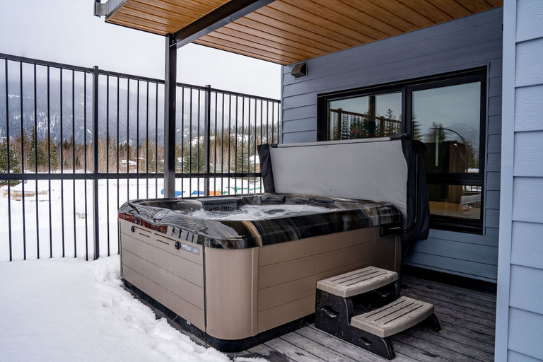 Others 4, Switchback Suite by Revelstoke Vacations, Columbia-Shuswap