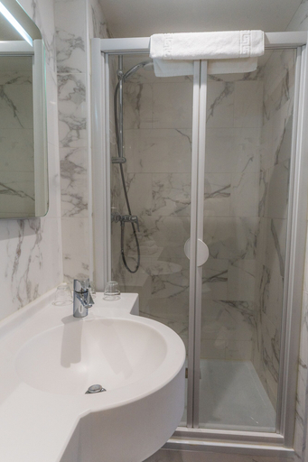 Bathroom 4, Le Grand Hôtel de l'Espérance, Calvados