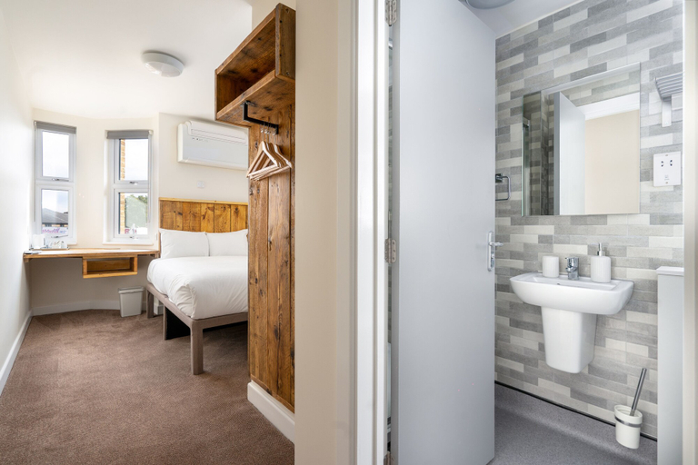 Bathroom 4, Hotel DC, London