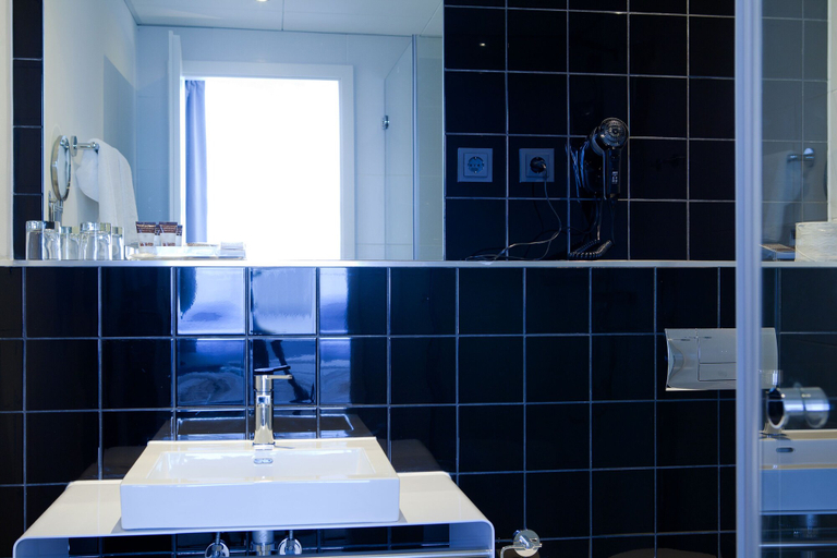 Bathroom 4, Catalonia Berlin Mitte, Berlin