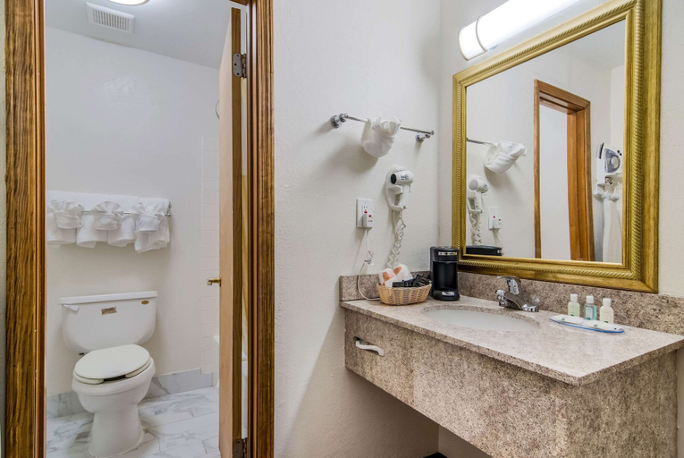 Bathroom 4, Quality Inn Marietta Near Dobbins Arb, Cobb