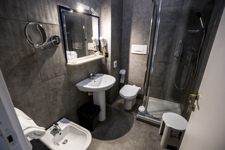 Bathroom 4, Hotel Piccolo Allamano, Torino