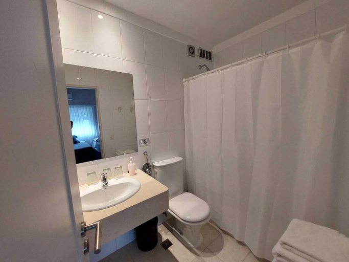 Bathroom 3, Rawson 3840, San Isidro