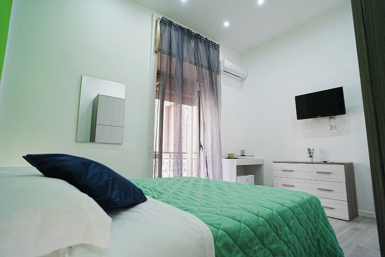 Bedroom 5, Just Like Home, Napoli