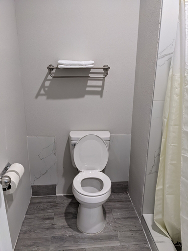 Bedroom 4, Captain Suites, Chambers