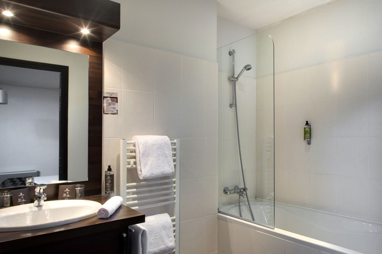 Bathroom 5, Domaine de Cicé-Blossac, Ille-et-Vilaine
