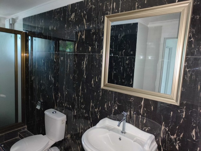 Bathroom 4, Alpha & Omega Seychelles