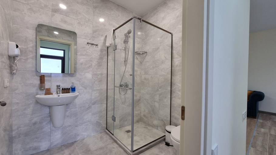 Bathroom 3, GG ApartHotel, Batumi