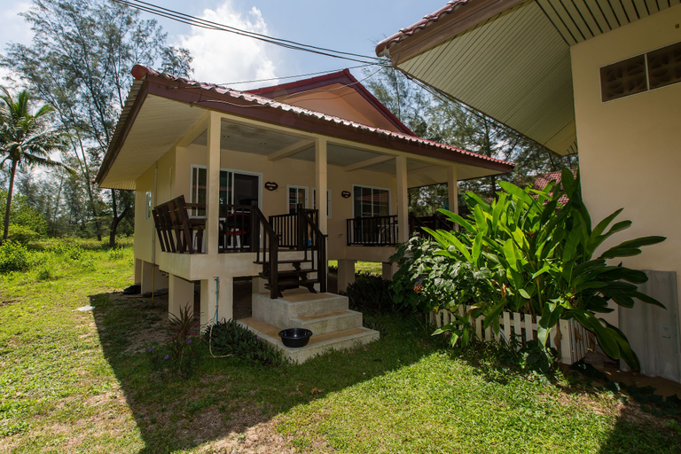 Exterior & Views 2, Pranee Beach Bungalows, Takua Pa
