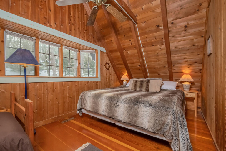Bedroom 2, Piney Bear Cabin, Garrett