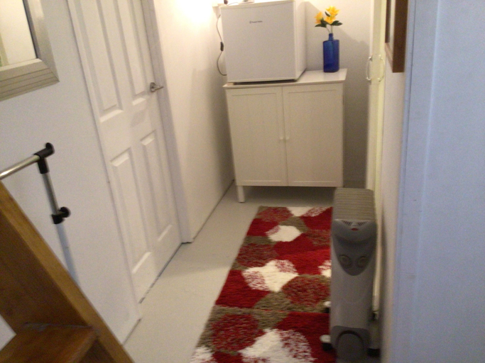 Others 5, Camborne Cozy Room With 2 Single Beds, Cornwall