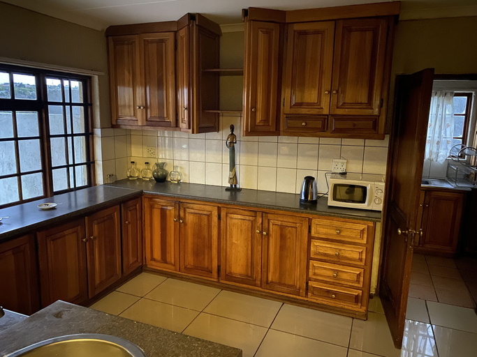 Others 5, Full Moon Guest House, Ehlanzeni