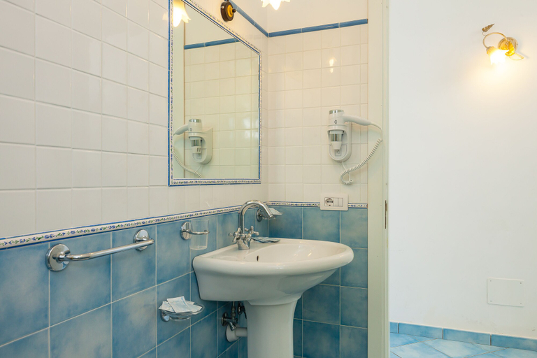 Bathroom 5, Residenza Gennaro, Salerno