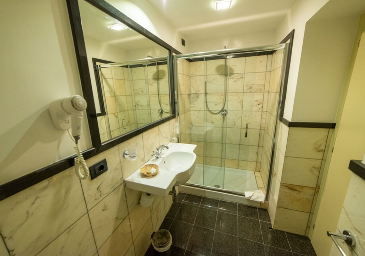 Bathroom 8