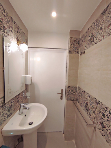 Bathroom 4, Sufi House, 'Abdin