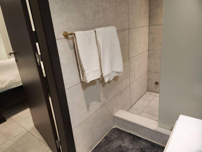 Bathroom 5, Elegant & Luxury Gem-5 Star Location -pools, Gym!, Accra