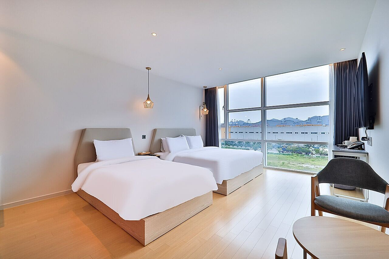 Bedroom 2, Browndot Busan Newport Signature, Jinhae