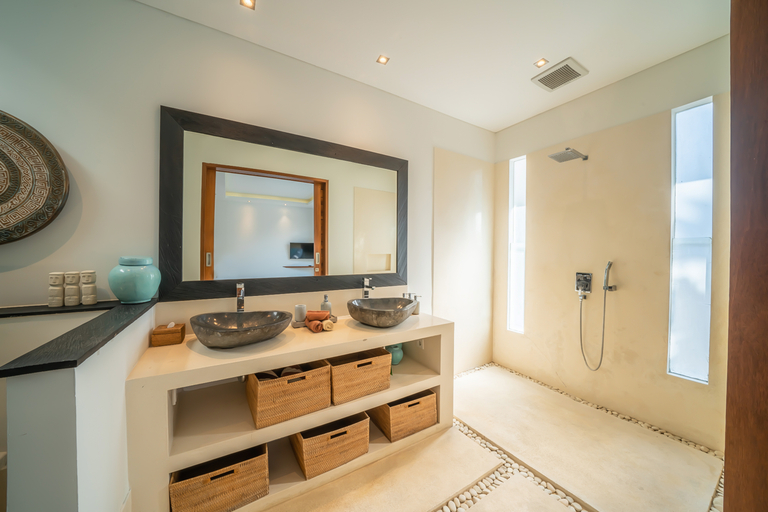 Bathroom 3, Villa Cuatro: Amazing 3BR Villa in Seminyak, Badung